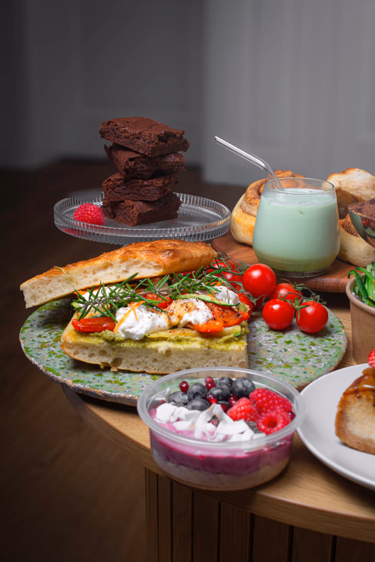 Zdjęcia menu dla restauracji i kawiarni w Tarnowie Włoska focaccia i napój w Siga Concept Tarnów - sesja jedzenia